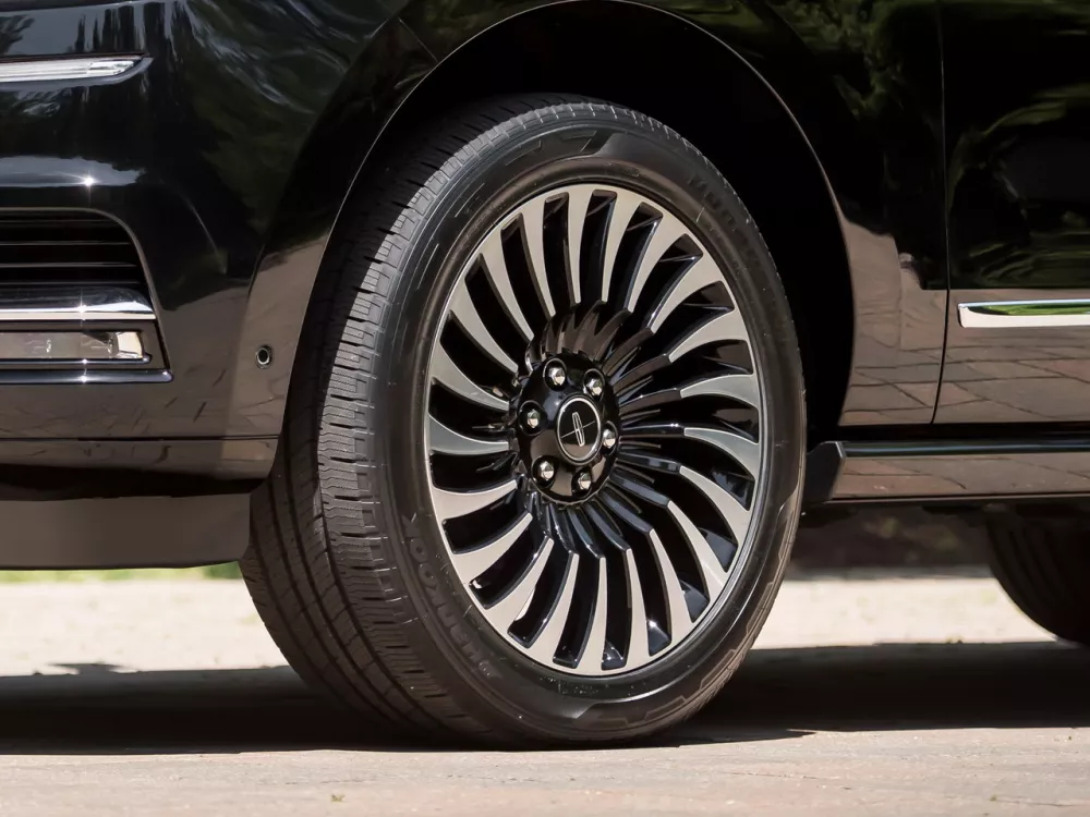 Автомобиль Lincoln Navigator IV Внедорожник (5 дверей) L