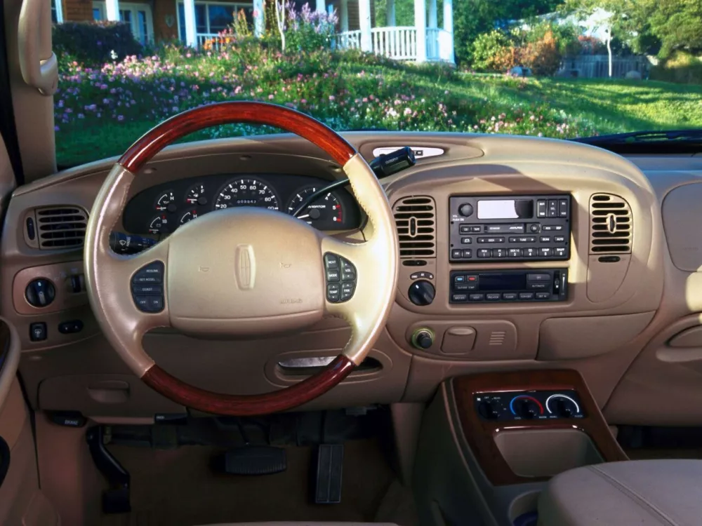 Автомобиль Lincoln Navigator I Внедорожник (5 дверей)