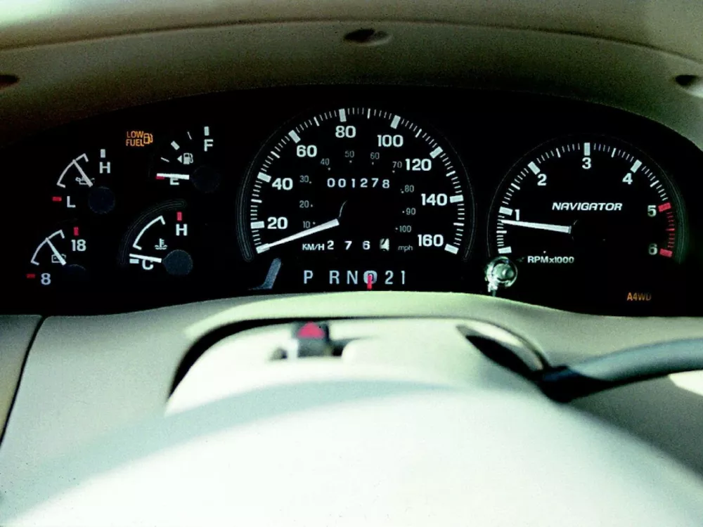 Автомобиль Lincoln Navigator I Внедорожник (5 дверей)