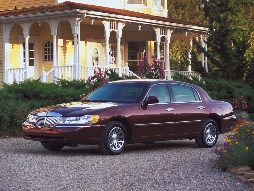 Автомобиль Lincoln Town Car III Седан