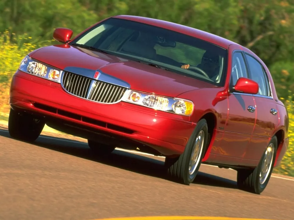 Автомобиль Lincoln Town Car III Седан