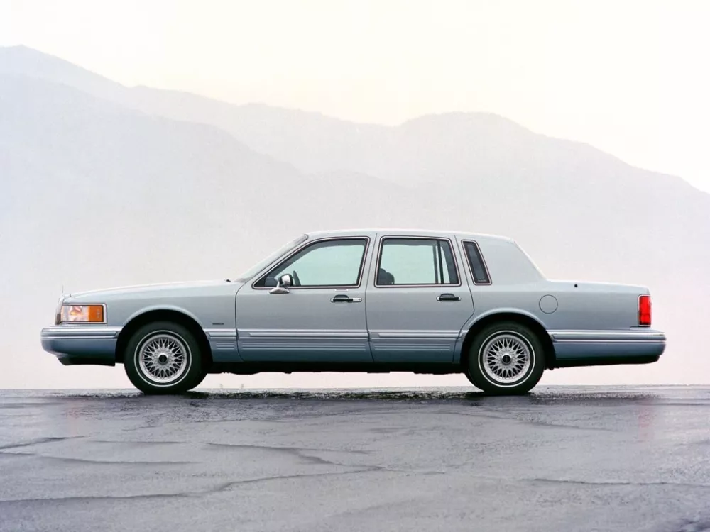 Автомобиль Lincoln Town Car II Седан