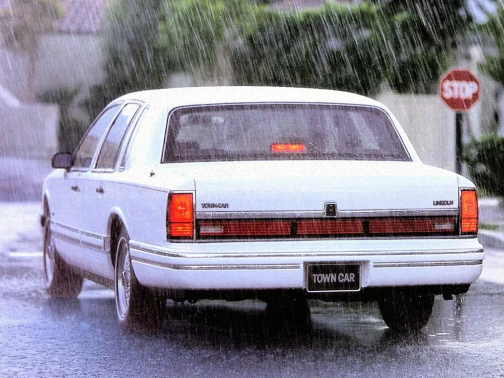 Автомобиль Lincoln Town Car II Седан