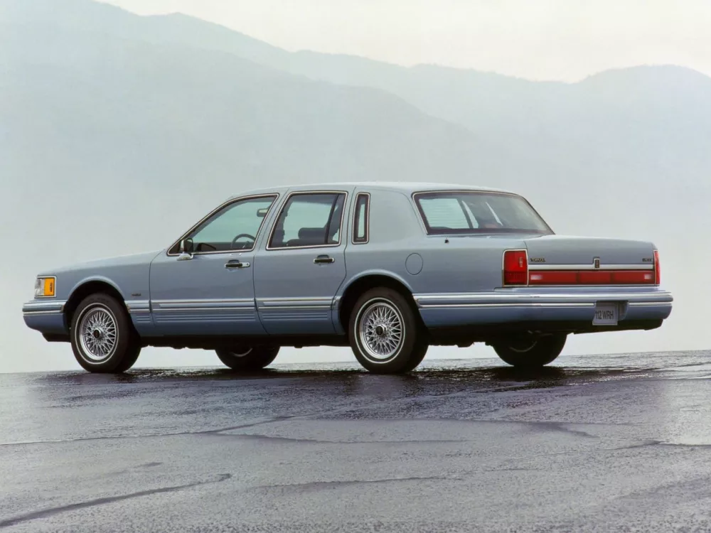 Автомобиль Lincoln Town Car II Седан