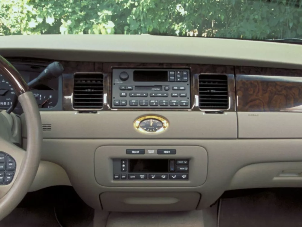 Автомобиль Lincoln Town Car III Седан