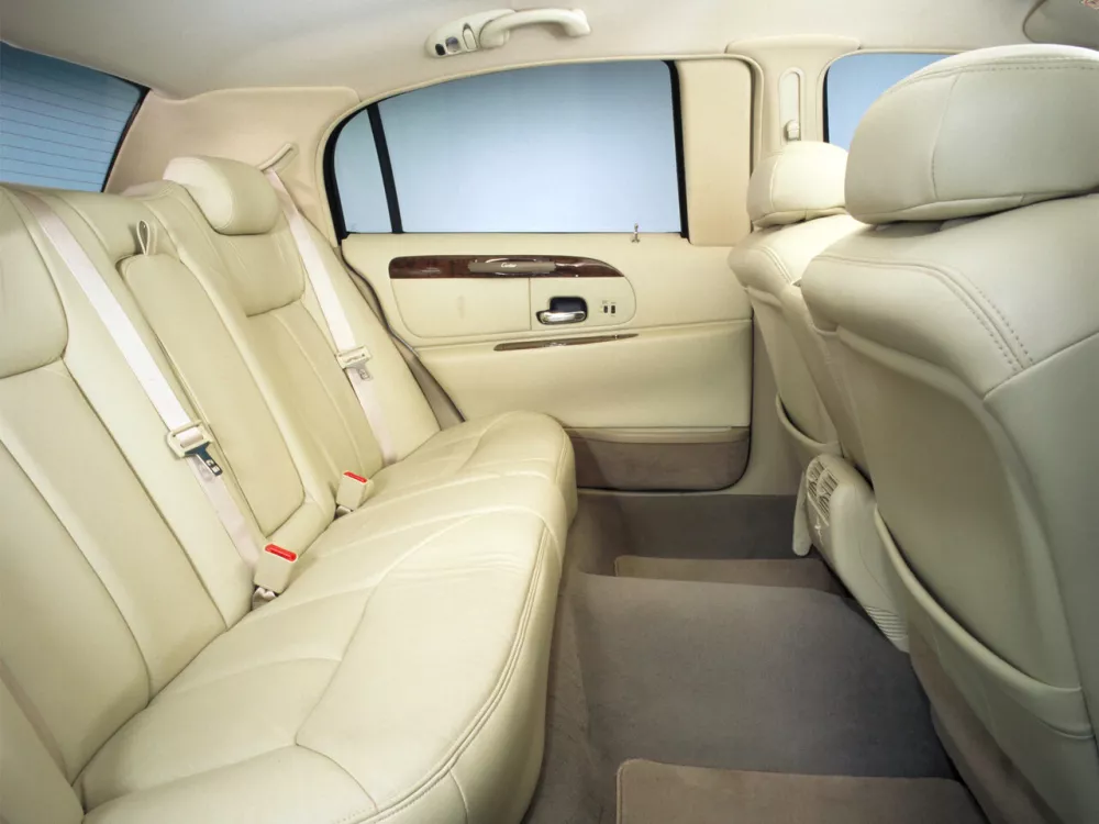 Автомобиль Lincoln Town Car III Седан