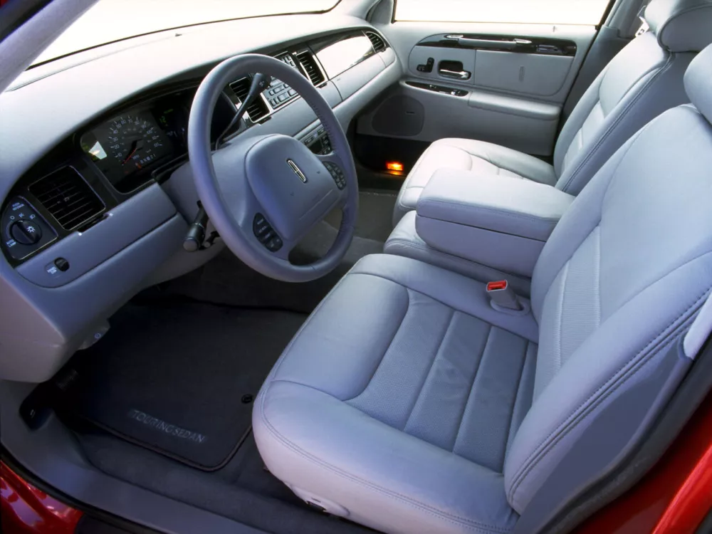 Автомобиль Lincoln Town Car III Седан
