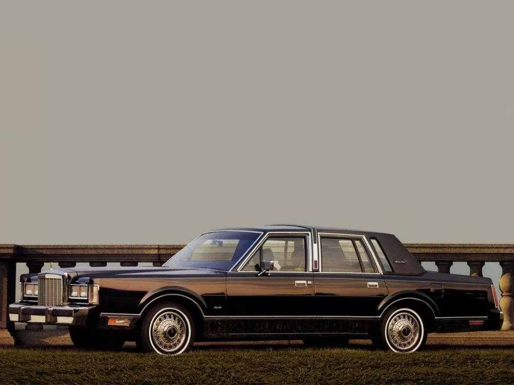 Автомобиль Lincoln Town Car I Седан