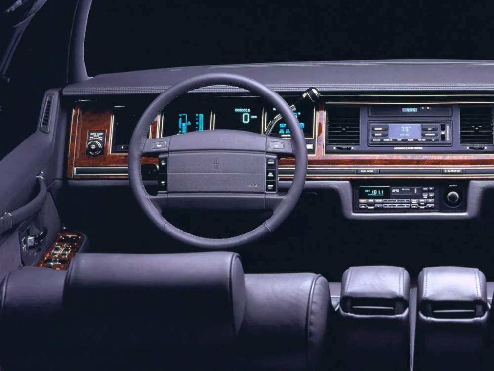 Автомобиль Lincoln Town Car II Седан