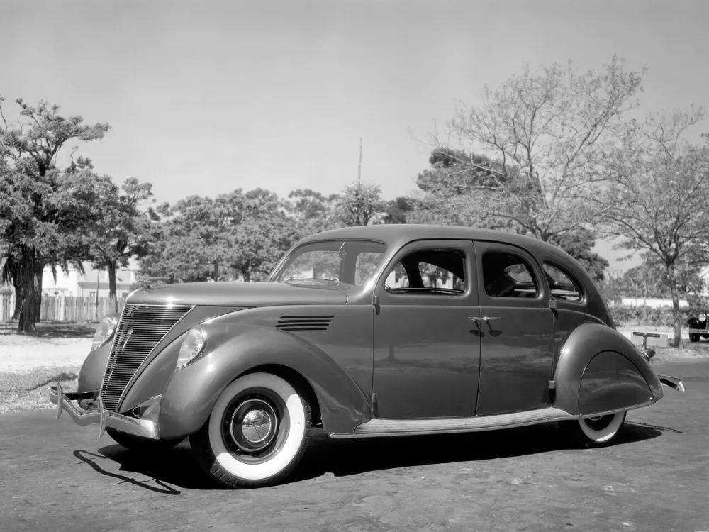 Автомобиль Lincoln Zephyr Седан