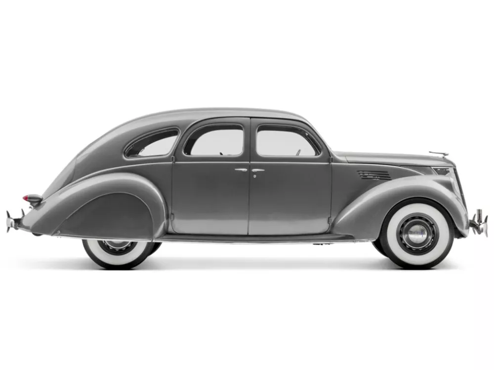 Автомобиль Lincoln Zephyr Седан