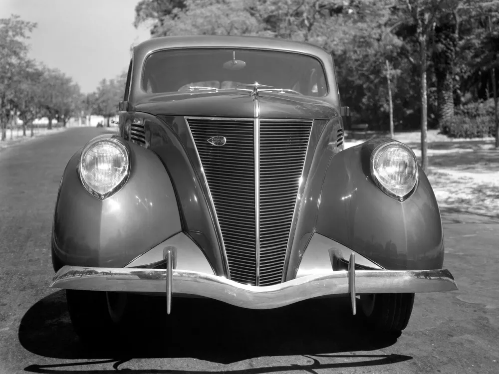 Автомобиль Lincoln Zephyr Седан