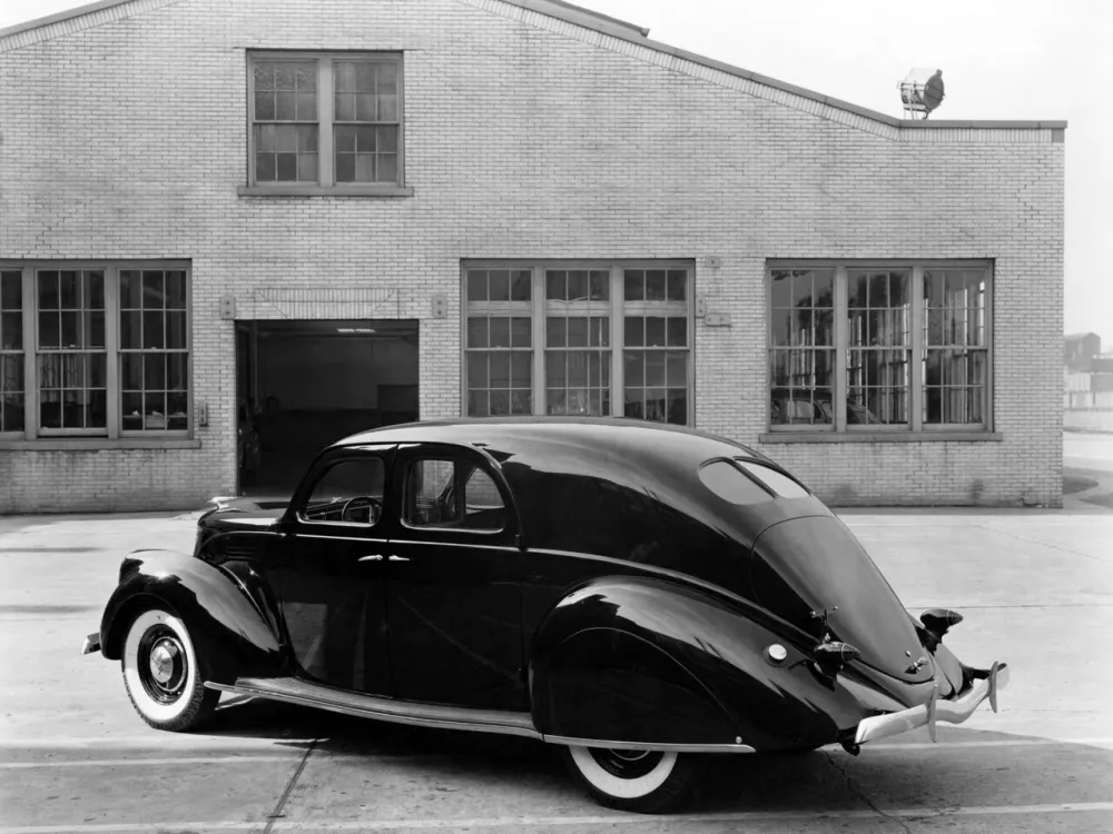 Автомобиль Lincoln Zephyr Седан