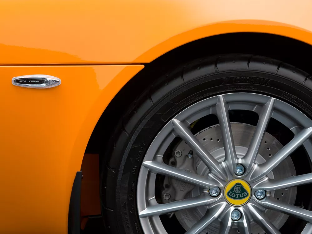 Автомобиль Lotus Elise III Родстер