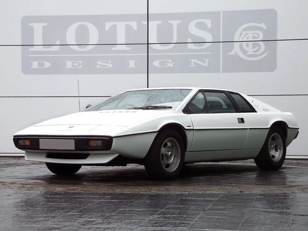 Автомобиль Lotus Esprit I Купе