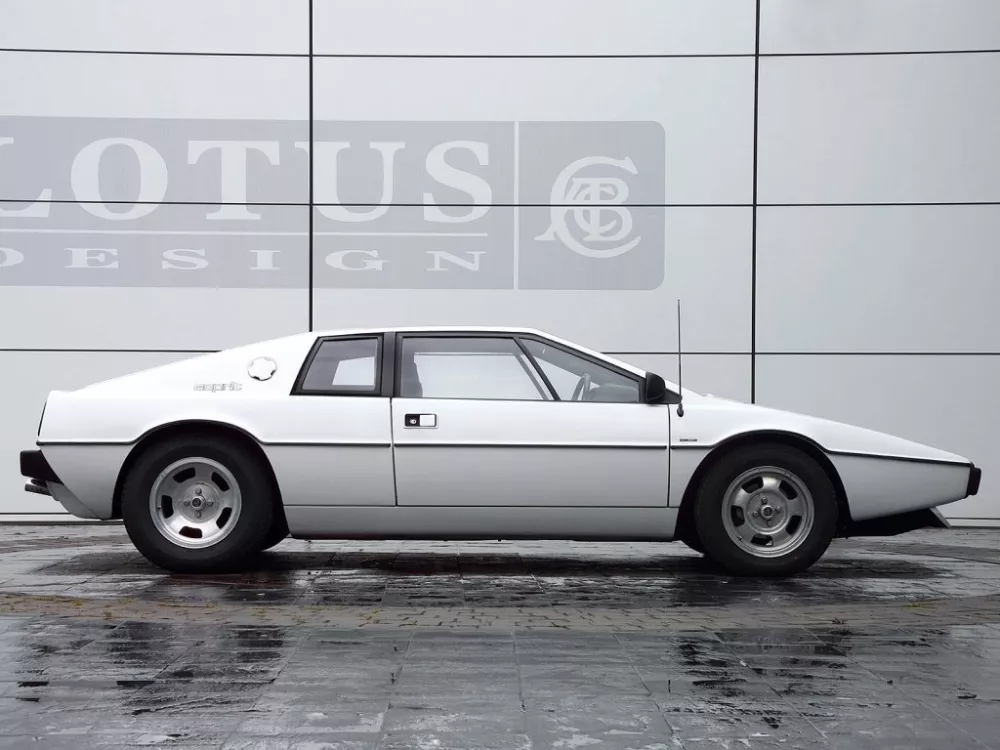 Автомобиль Lotus Esprit I Купе