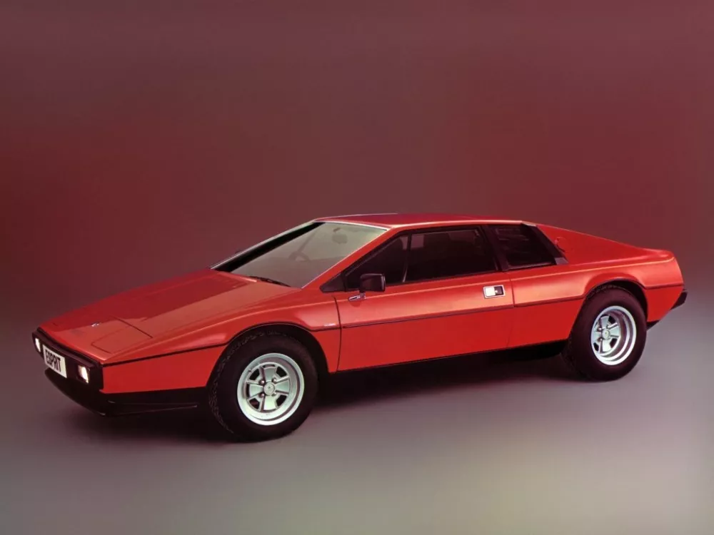 Автомобиль Lotus Esprit II Купе