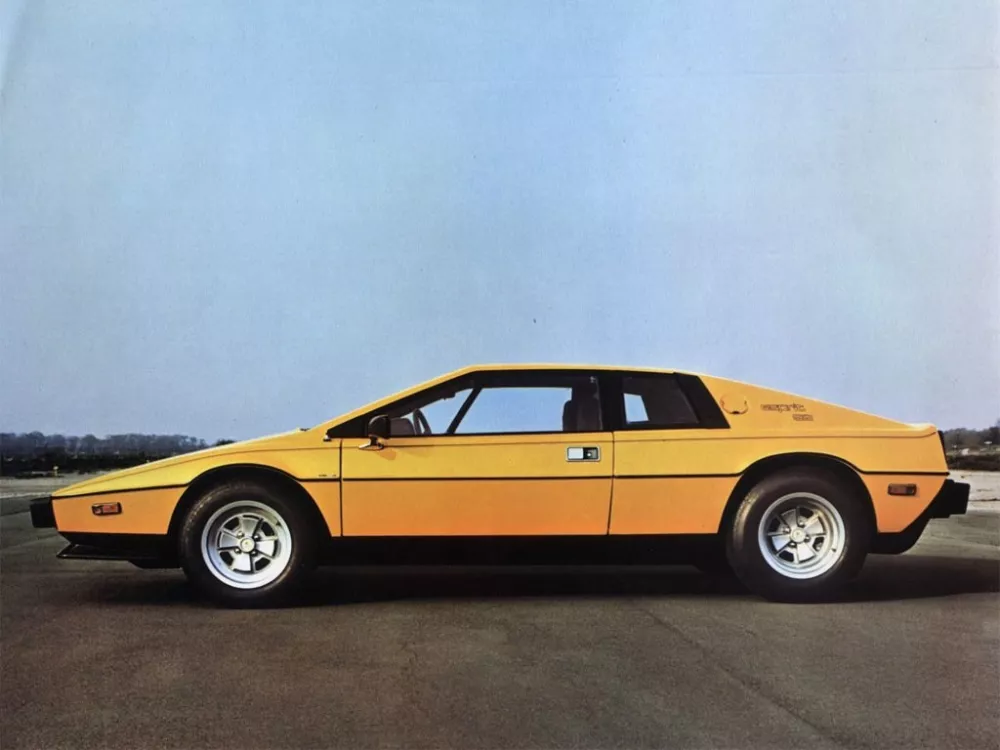 Автомобиль Lotus Esprit II Купе