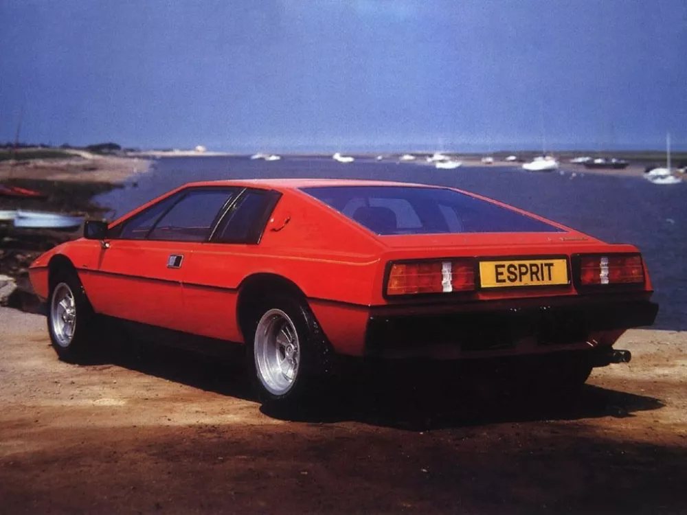 Автомобиль Lotus Esprit II Купе