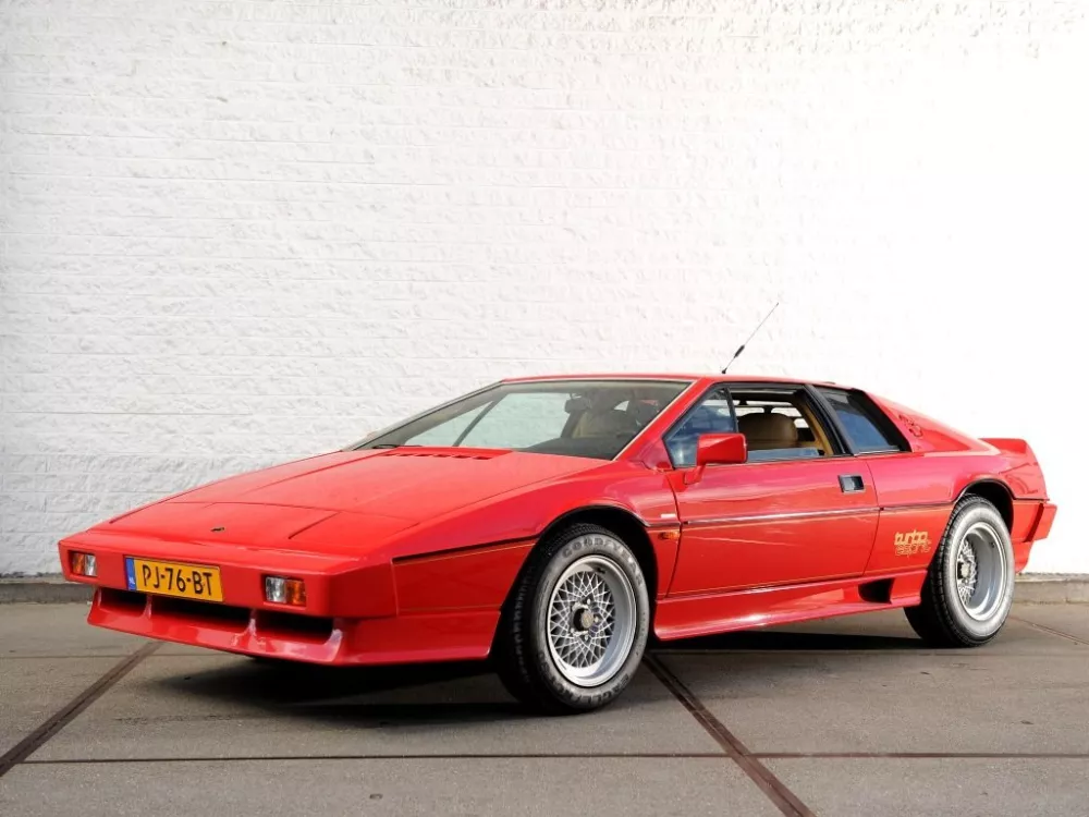 Автомобиль Lotus Esprit III Купе