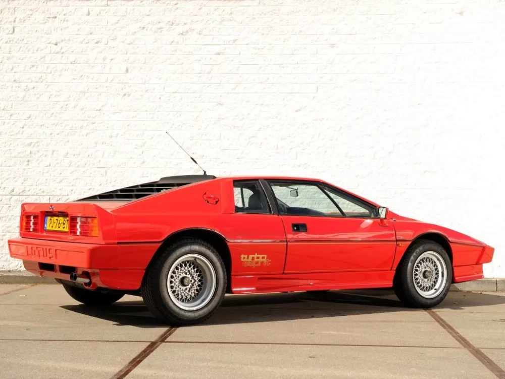 Автомобиль Lotus Esprit III Купе