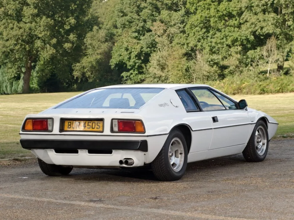 Автомобиль Lotus Esprit I Купе