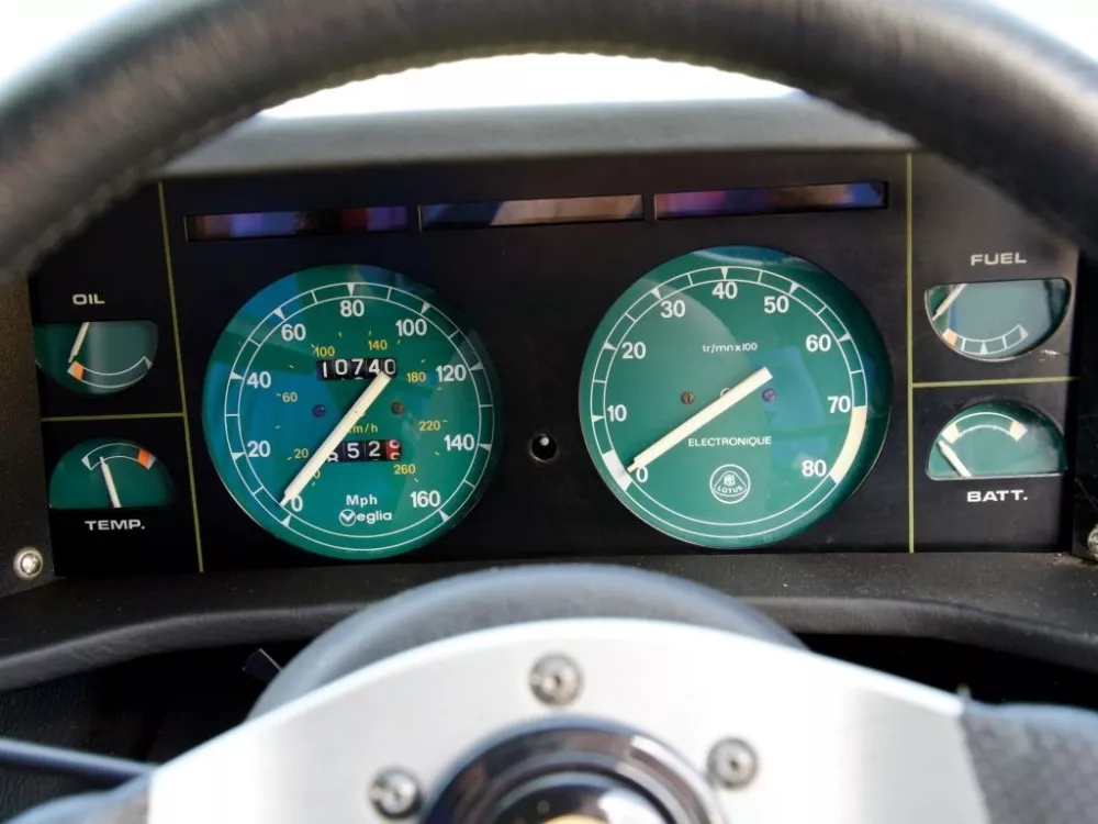 Автомобиль Lotus Esprit I Купе