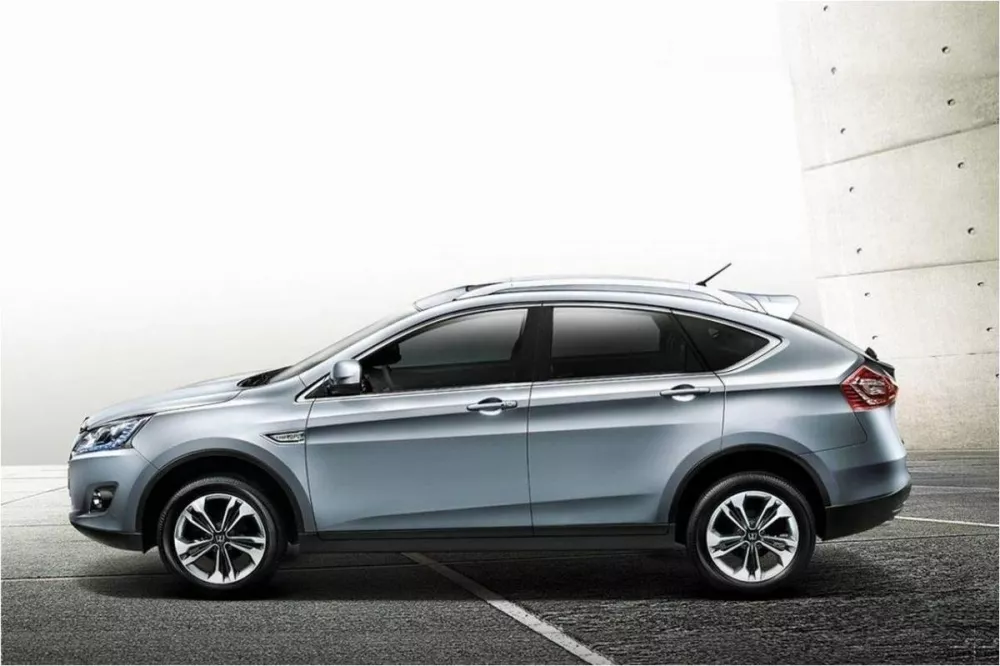 Автомобиль Luxgen U6 Turbo Внедорожник (5 дверей)