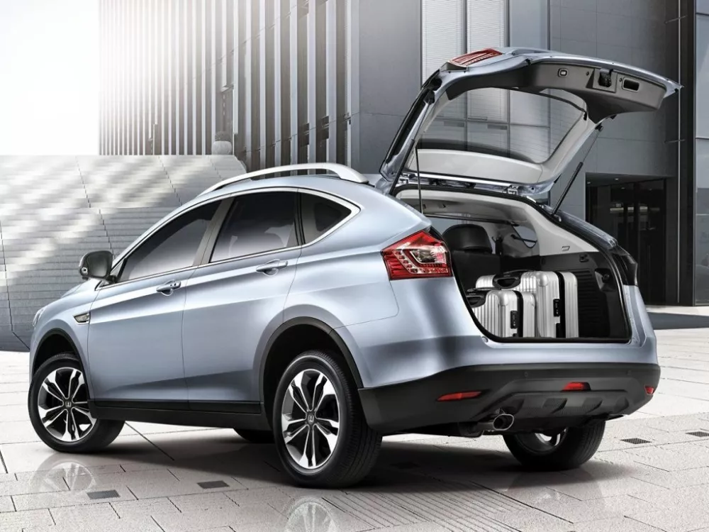 Автомобиль Luxgen U6 Turbo Внедорожник (5 дверей)