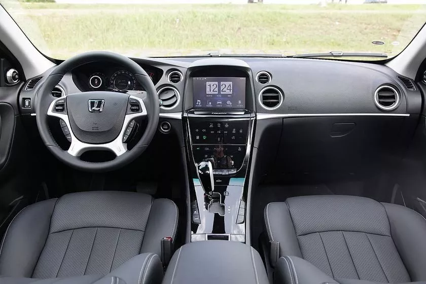 Автомобиль Luxgen U7 Turbo Внедорожник (5 дверей)