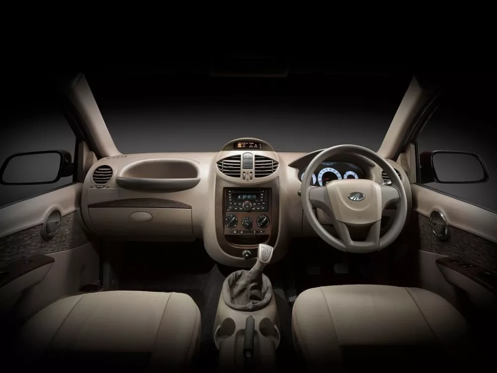Автомобиль Mahindra Xylo Компактвэн