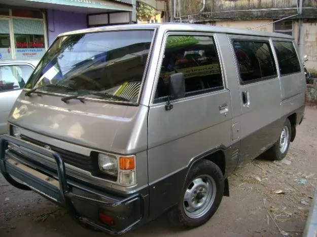 Автомобиль Mahindra Voyager Компактвэн