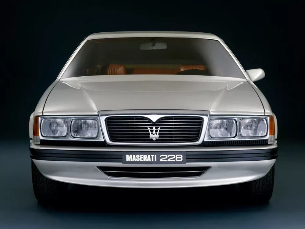 Автомобиль Maserati 228 Купе