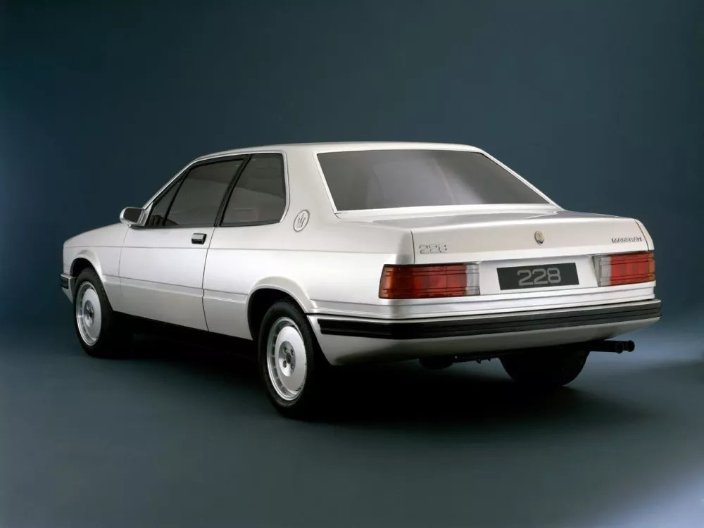 Автомобиль Maserati 228 Купе