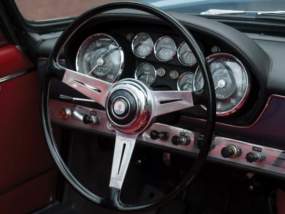 Автомобиль Maserati 3500 GT Кабриолет Spyder