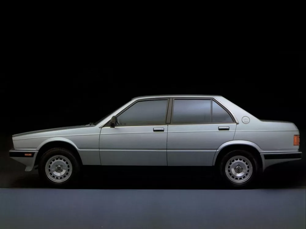 Автомобиль Maserati 420 Седан