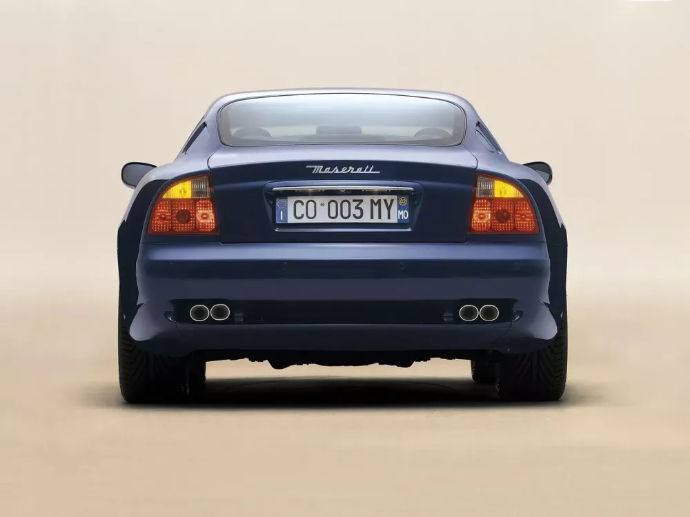 Автомобиль Maserati 4200 GT Купе