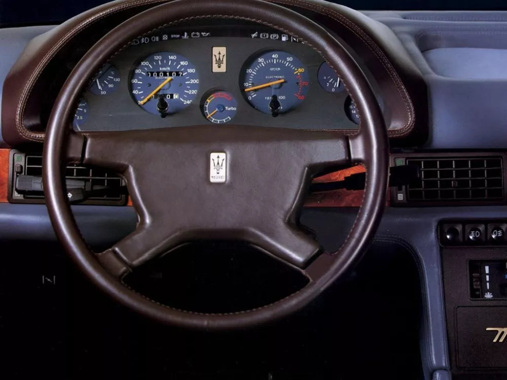 Автомобиль Maserati Biturbo Седан