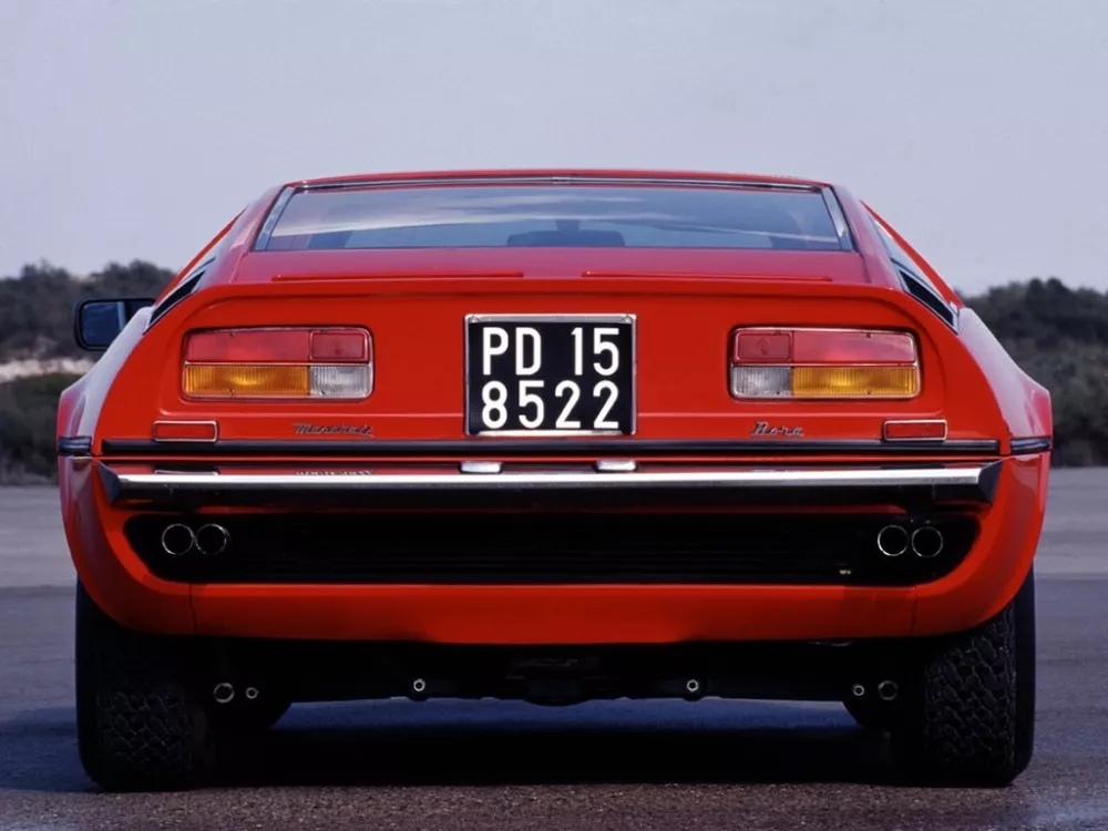 Автомобиль Maserati Bora Купе