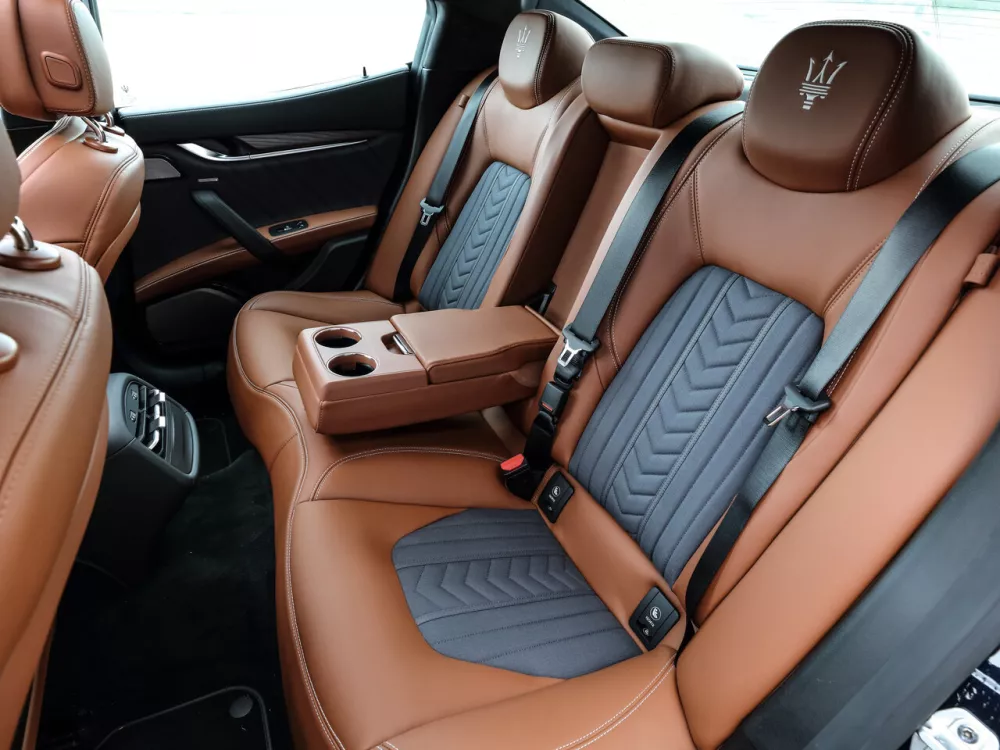 Автомобиль Maserati Ghibli III Рестайлинг 2 Седан