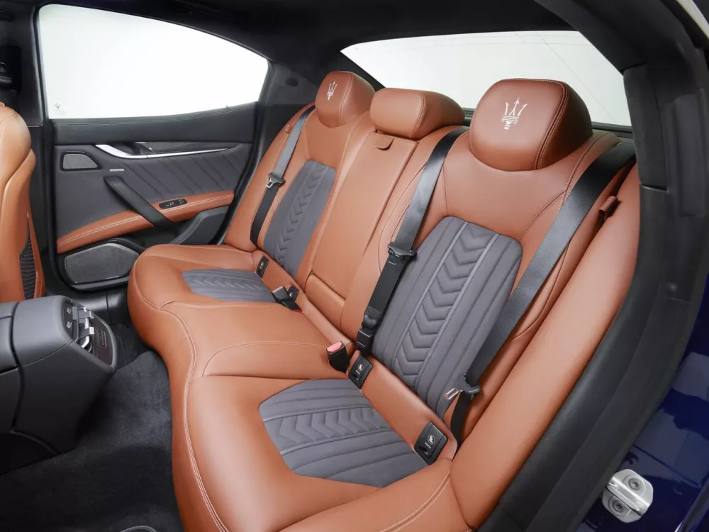 Автомобиль Maserati Ghibli III Седан