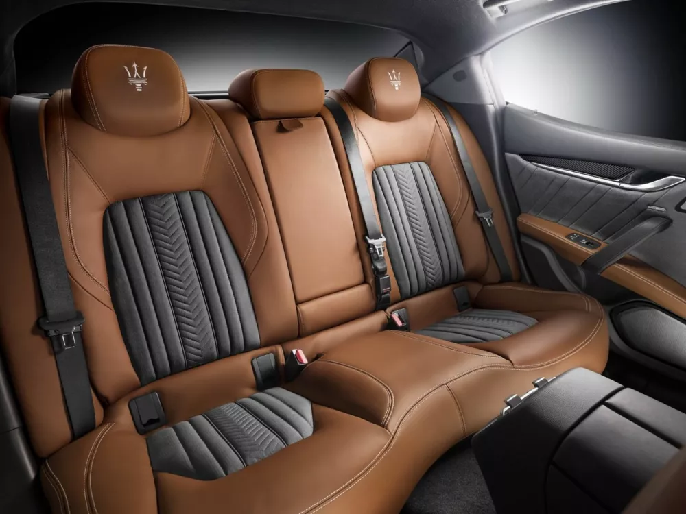 Автомобиль Maserati Ghibli III Седан