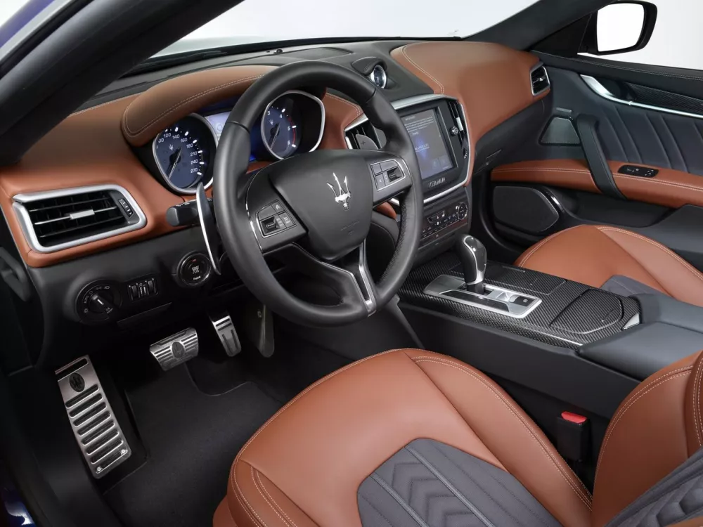 Автомобиль Maserati Ghibli III Седан