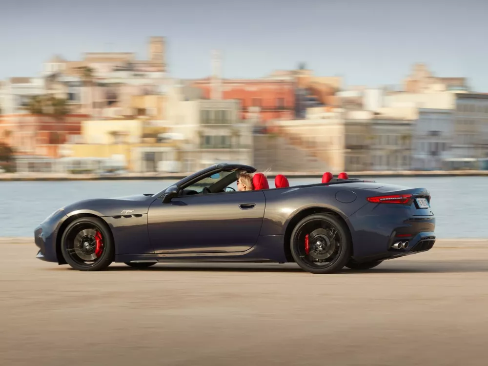 Автомобиль Maserati GranCabrio II Кабриолет