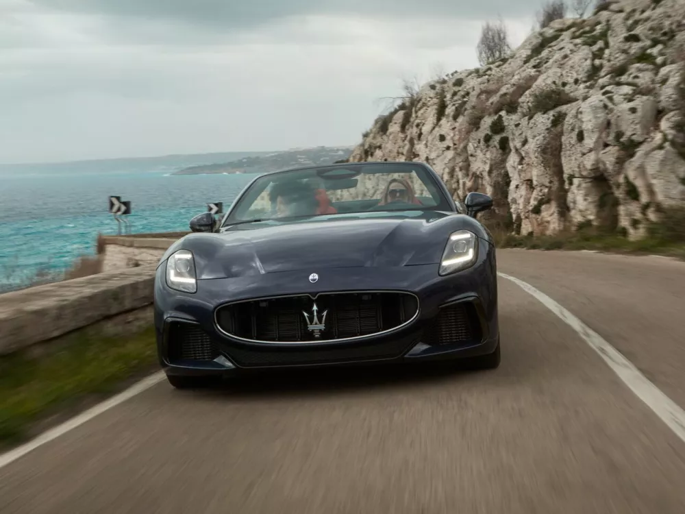 Автомобиль Maserati GranCabrio II Кабриолет