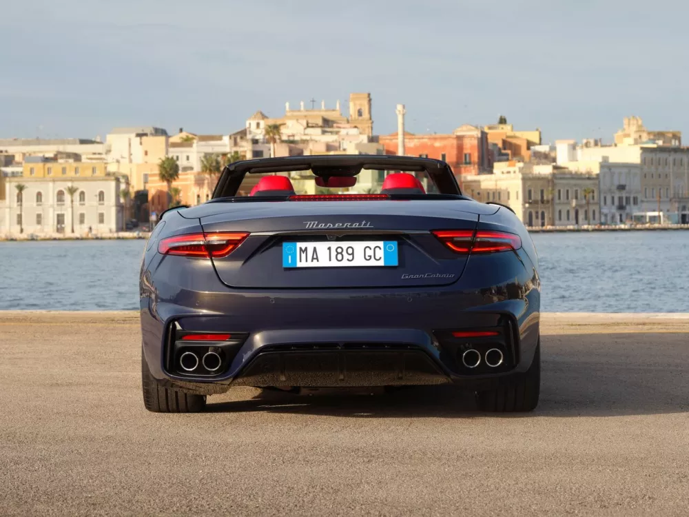 Автомобиль Maserati GranCabrio II Кабриолет