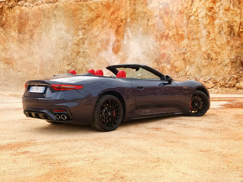 Автомобиль Maserati GranCabrio II Кабриолет