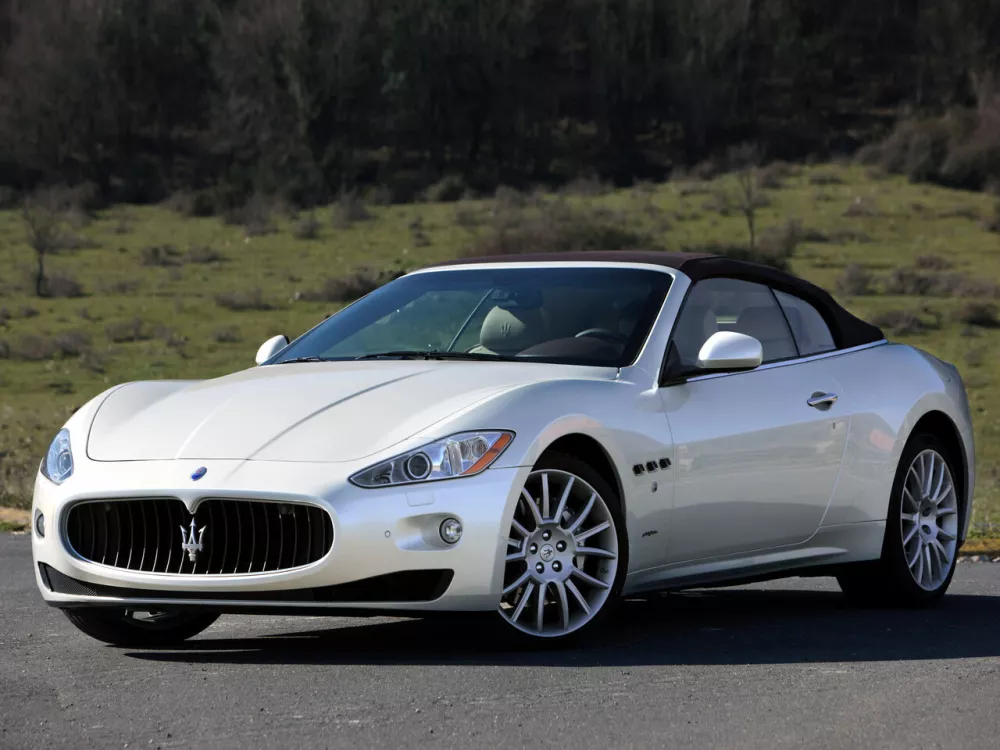 Автомобиль Maserati GranCabrio I Кабриолет