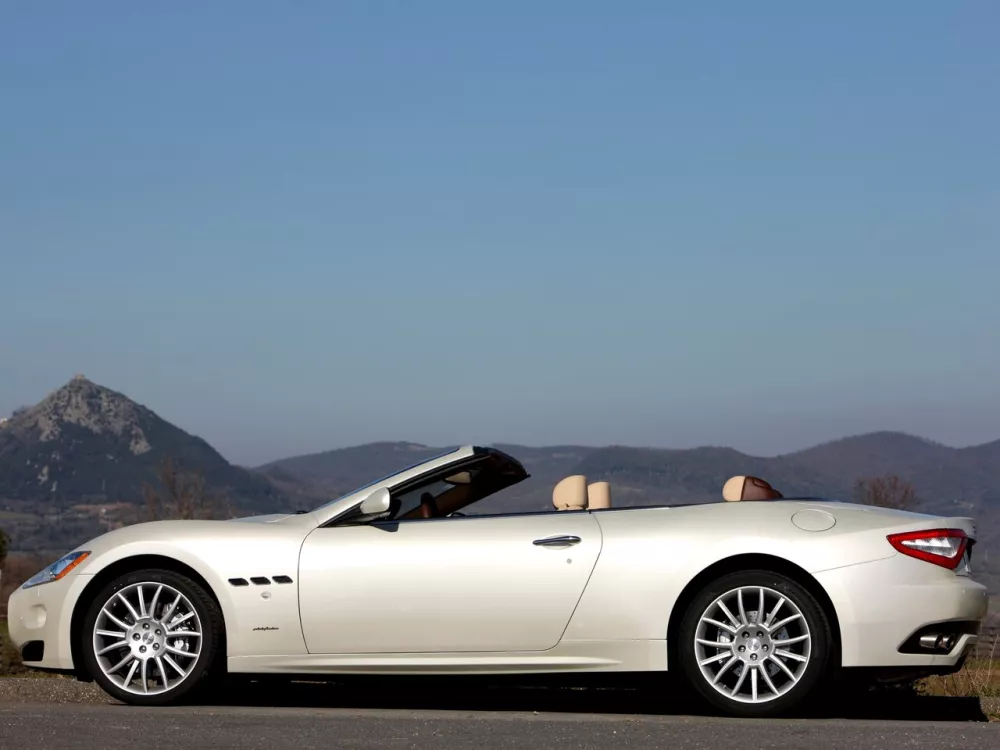 Автомобиль Maserati GranCabrio I Кабриолет