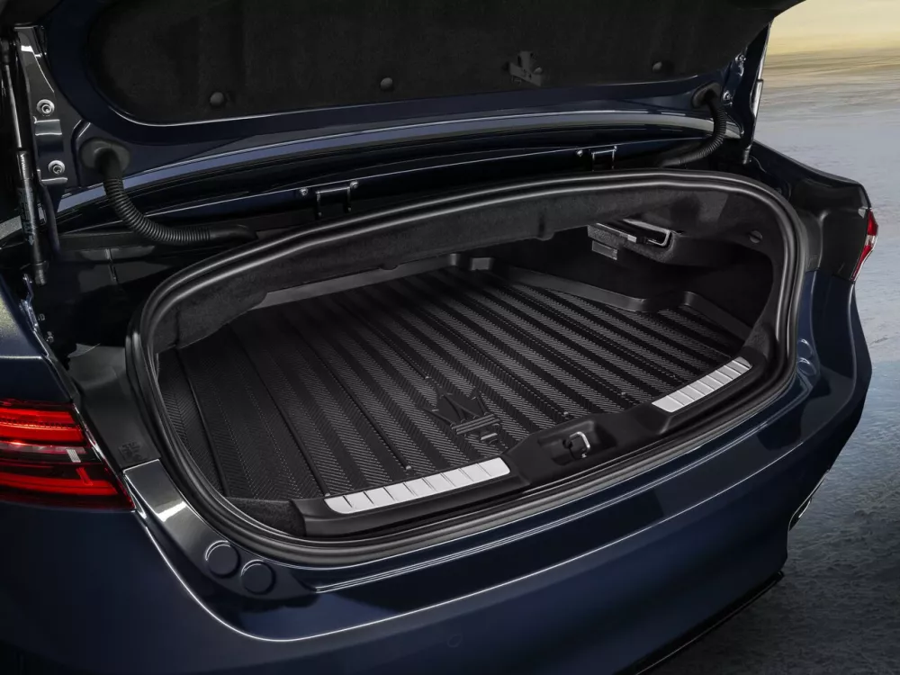 Автомобиль Maserati GranCabrio II Кабриолет